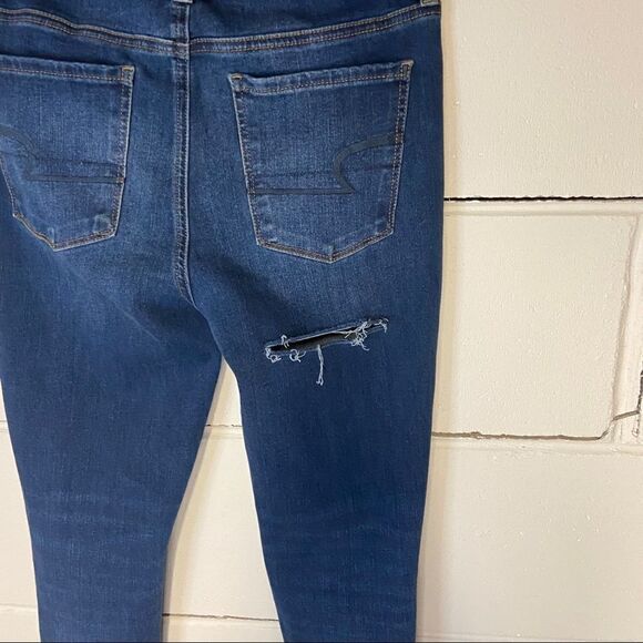 American Eagle super high rise distressed - Picture 4 of 4